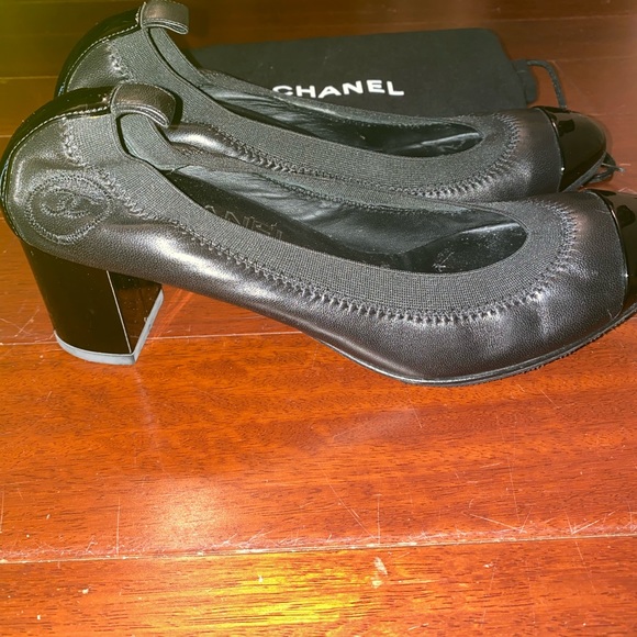 Chanel Black Leather and Patent Slip on Pumps Size 38 - Picture 3 of 8